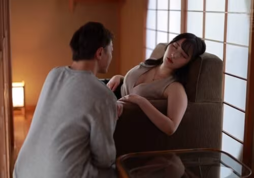 Chồng vắng nhà, anh chồng địt vợ em trai lúc đang ngủ say